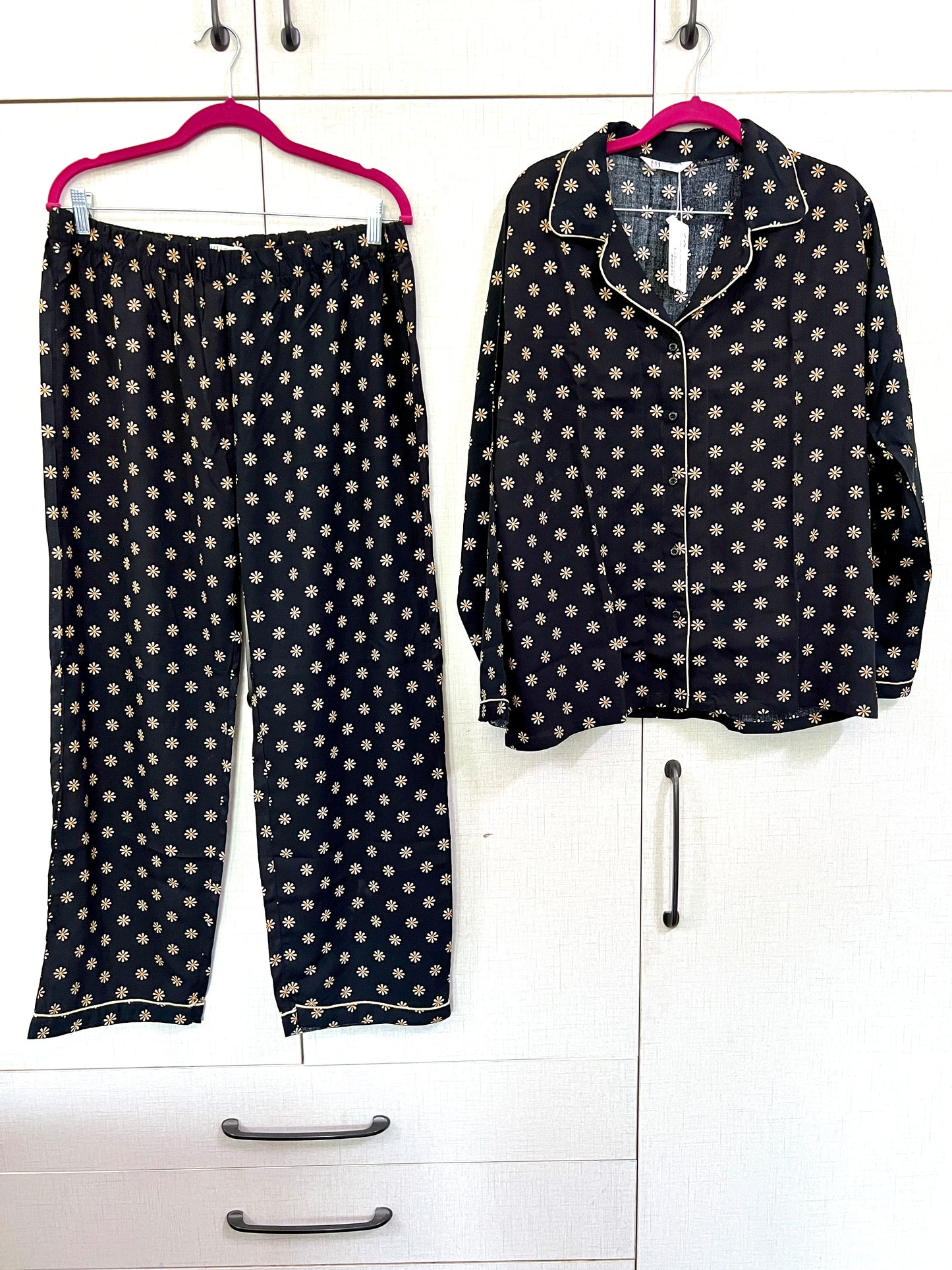 Women's 2-Piece Linen Night Suit – Black Daisy Print | Classic & Cozy