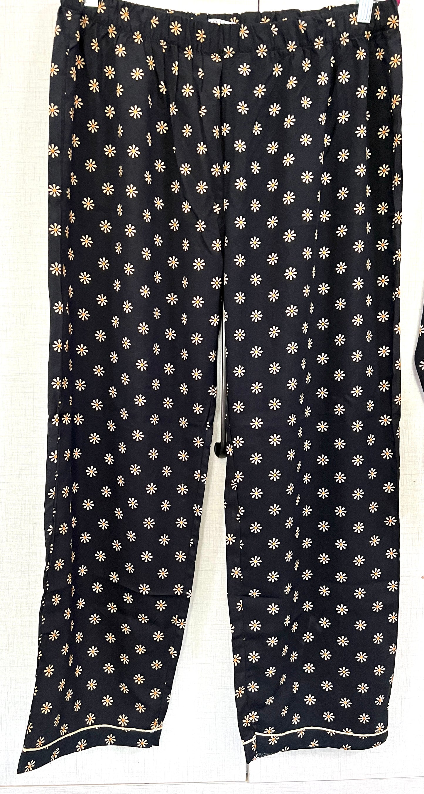 Women's 2-Piece Linen Night Suit – Black Daisy Print | Classic & Cozy