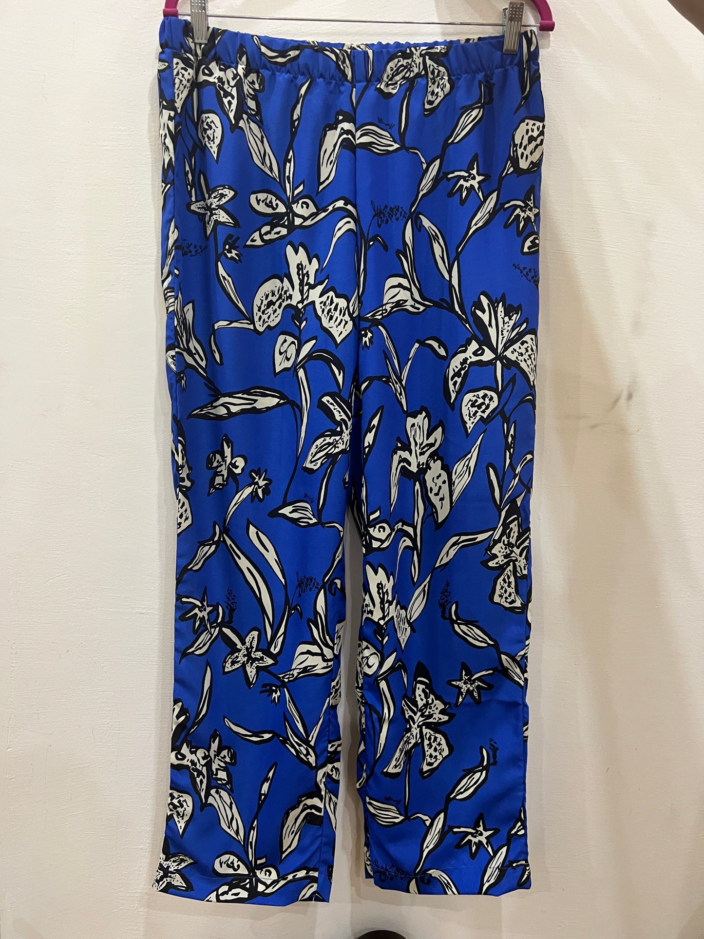 Women's 2-Peice Satin Night Suite- White Shirt With Tropical Flower Trousers